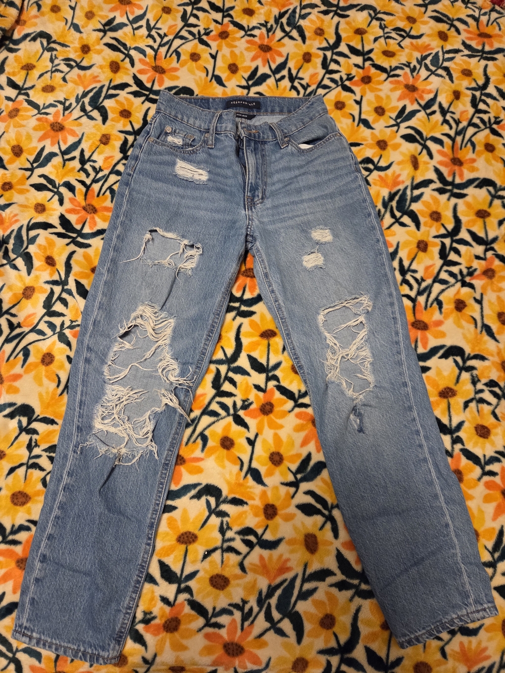 Distressed Cropped Mom Jeans